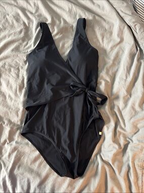 Summersalt perfect wrap one piece swim suit